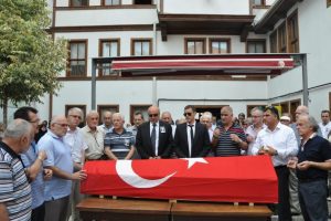 Eski bakan Bursa'da toprağa verildi
