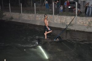 Otomobil sulama kanalına u&ccedil;tu