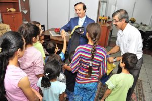 Sevgi Market bayram &ouml;ncesi &ccedil;ocukları sevindirdi