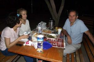Otomobilden altın dolu &ccedil;antayı &ccedil;aldılar