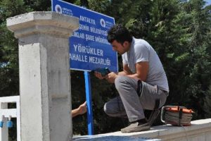 Tepki &uuml;zerine mezarlığın adı değiştirildi