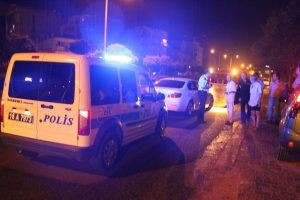 Bursa'da otomobil hırsızları polisle &ccedil;atıştı