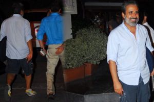 Emrah valeye para vermemek i&ccedil;in y&uuml;r&uuml;d&uuml;