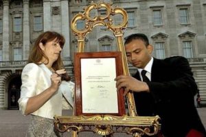 Doğumu m&uuml;jdeledi &uuml;lkesine g&ouml;nderildi