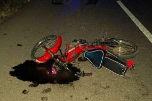 Otomobil motosikletle &ccedil;arpıştı: 2 &ouml;l&uuml;