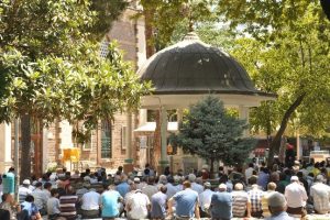 Ramazan ayının son cuma namazında camiler doldu taştı
