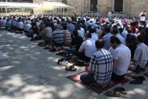 Ramazan'ın son cumasında Ulucami doldu taştı
