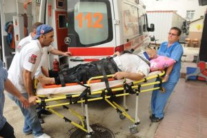 Talihsiz yaşlı adam boya yaparken balkondan d&uuml;şt&uuml;