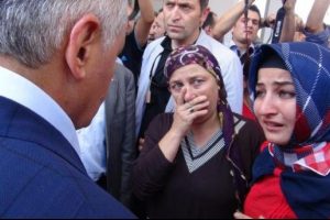 G&ouml;zyaşları i&ccedil;inde Bakan Yıldırım'dan yardım istedi