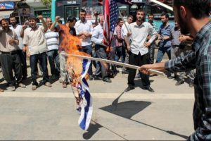 ABD İsrail ve İngiliz bayrakları yaktılar