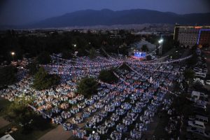 Bursa'nın bug&uuml;ne kadar g&ouml;rd&uuml;ğ&uuml; en b&uuml;y&uuml;k iftar!