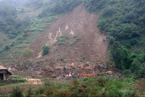 &Ccedil;in'de toprak kayması: 8 &ouml;l&uuml;