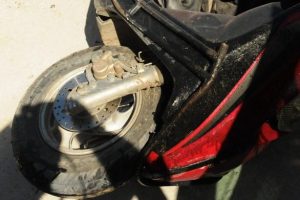 Motosiklet elektrik direğine &ccedil;arptı