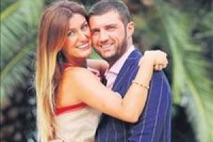 Tuğba &Ouml;zay, işleri b&uuml;y&uuml;t&uuml;yor...