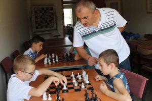 Bursalı minikler i&ccedil;in satran&ccedil; kursu
