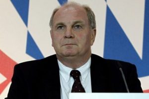 Bayern'de Hoeness krizi genişliyor