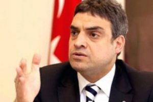 "Mahkemeler ile tiyatrolar arasındaki fark kalktı"