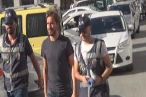 G&ouml;zaltına alınan &uuml;nl&uuml;ler emniyette