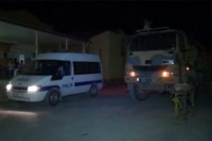 Ka&ccedil;ak&ccedil;ılara operasyon: 1 asker yaralandı