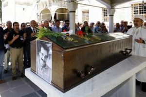 Şair Ahmet Erhan'a son veda