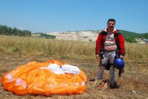 Kaymakam 20 metreden &ccedil;akıldı