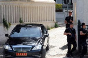Başbakan'dan bayram &ouml;ncesi mezarlık ziyareti