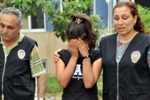 Polisin sınava g&ouml;t&uuml;r&uuml;d&uuml;ğ&uuml; kız liseye yerleşti