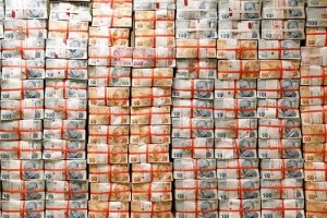 Bankaların karı 10 milyar lirayı ge&ccedil;ti