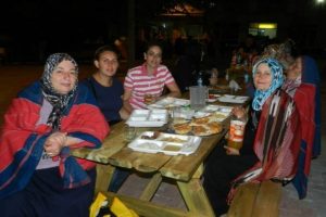 Bursalı Artvinliler iftar yemeğinde bir araya geldi