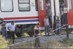 Tren kazasında &ouml;lenler toprağa verildi