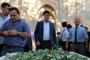 Ulucami'de lokum turu