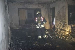 Yangını bıraktılar kavgaya tutuştular