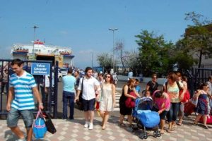 Bayram d&ouml;n&uuml;ş&uuml; feribot seferleri artırıldı