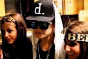 Justin Bieber hayranlarını kandırdı