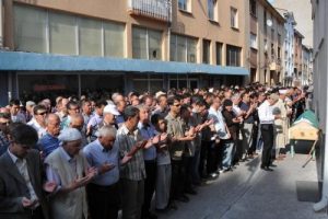 Bursa'da &ouml;ld&uuml;, Eskişehir'de toprağa verildi