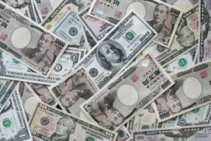 Dolar y&uuml;kselişi ikinci g&uuml;ne taşıdı