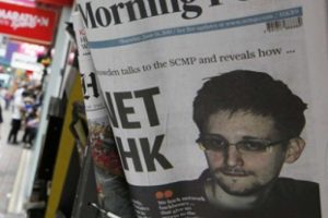 Snowden'in babası Rusya'ya gidiyor
