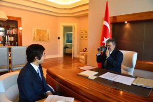 G&uuml;l'&uuml;n fotoğraf merakı