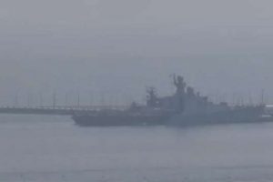 Rus savaş gemileri Bak&uuml; limanına demirledi