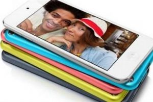Yeni iPhone'a 'altın' makyaj