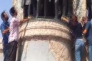 Taksim'de izinsiz g&ouml;steri