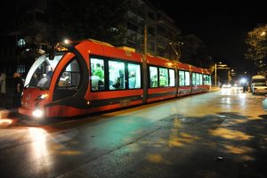İpekb&ouml;ceği yollara d&uuml;şt&uuml;