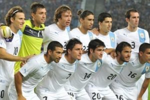 Honda Muslera'yı frikikten avladı