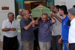 &Uuml;zerine y&uuml;k asans&ouml;r&uuml; d&uuml;şen talihsiz gen&ccedil; &ouml;ld&uuml;