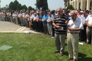 Mısır'da &ouml;lenler i&ccedil;in gıyabi cenaze namazı
