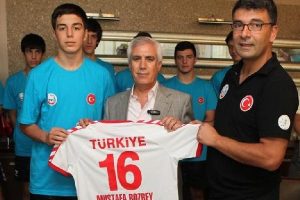 B Milli takımından Bozbey'e ziyaret