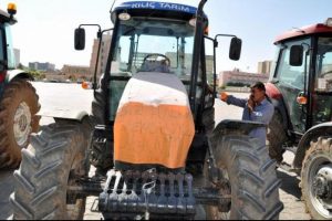 Elektrik kesintisi &ccedil;ift&ccedil;ileri isyan ettirdi
