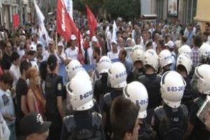 KESK'in yürüyüşüne polis engeli