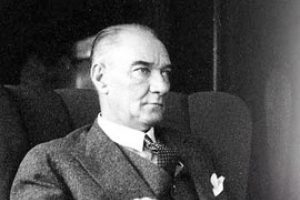 Atat&uuml;rk orduyu nereden giydirdi?
