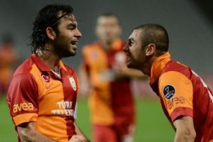 Sel&ccedil;uk İnan trafik kazası ge&ccedil;irdi!
